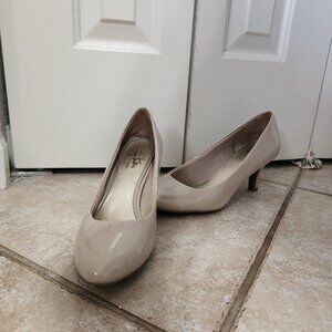 LifeStride Nude Heels – Size 11 – Stylish Comfort